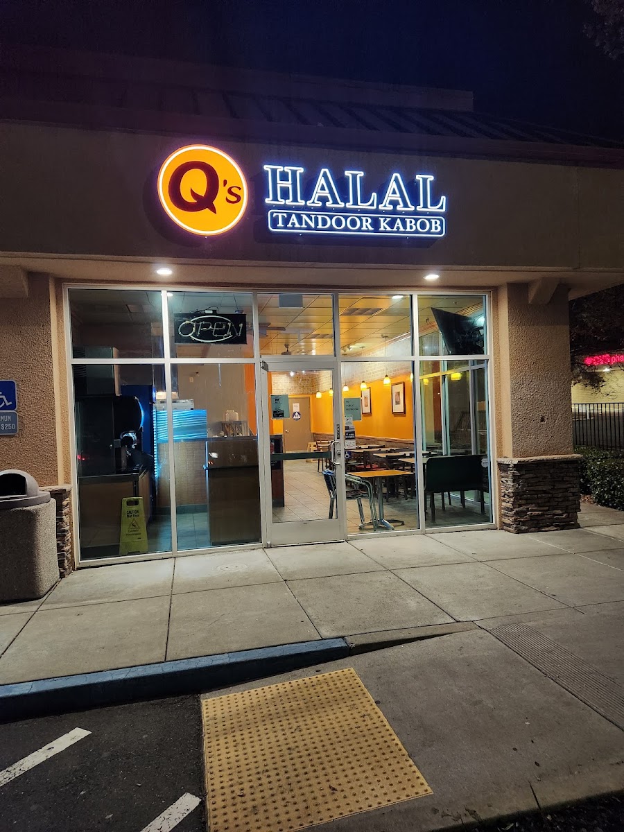 Q's Halal Mediterranean